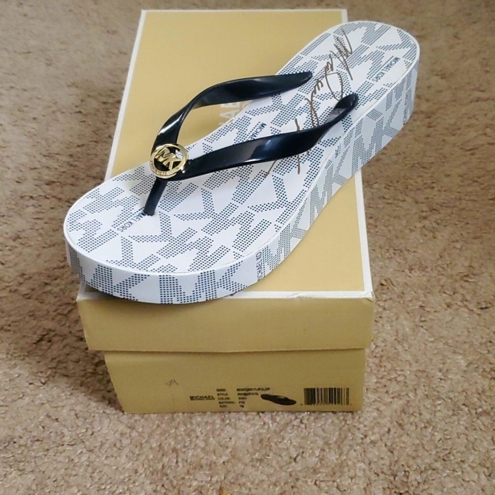 Michael Kors flip flop navy